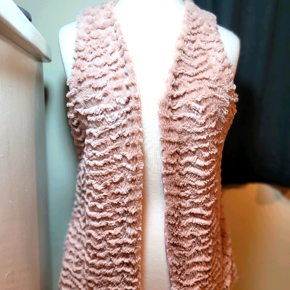EUC| FAUX FUR VEST BY FINAL TOUCH SZ S - Picture 2 of 7